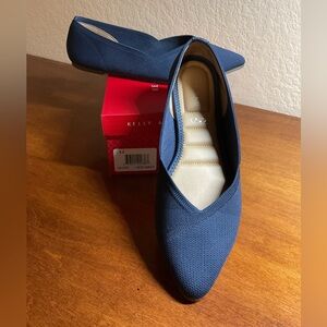 Kelly & Katie Jayde Pointed Toe Flat - Navy, Size 9.5